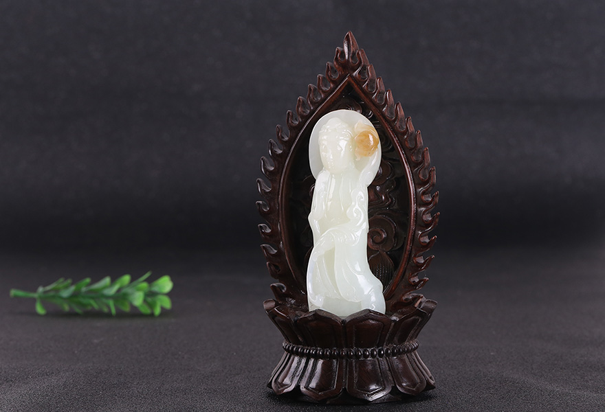 玉雕名家钱彬祥作品 和田玉白玉观音摆件重10