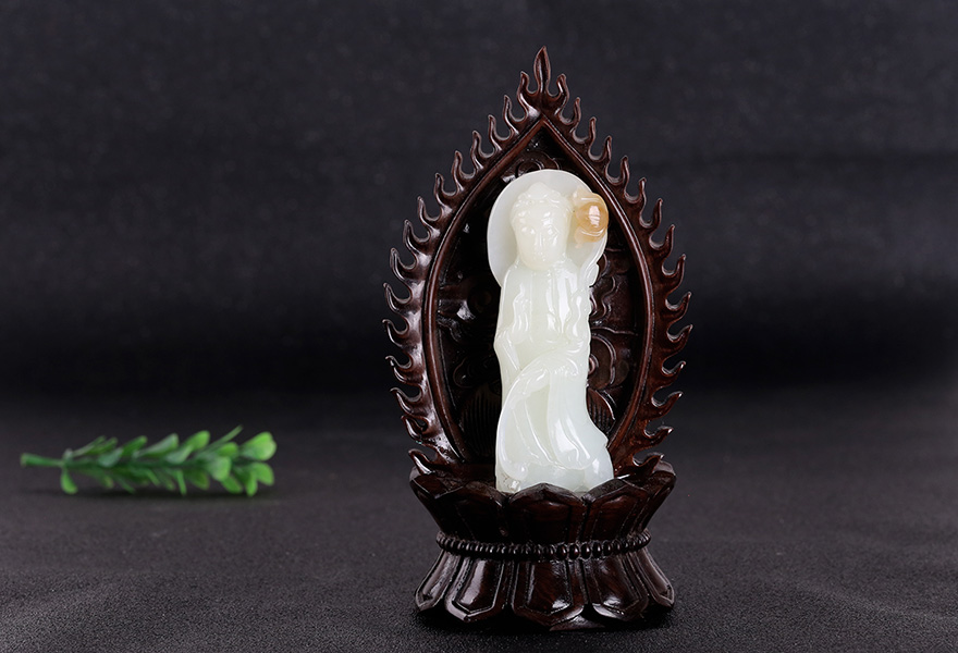 玉雕名家钱彬祥作品 和田玉白玉观音摆件重10