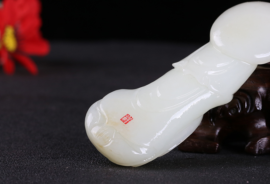 玉雕名家钱彬祥作品 和田玉白玉观音摆件重10