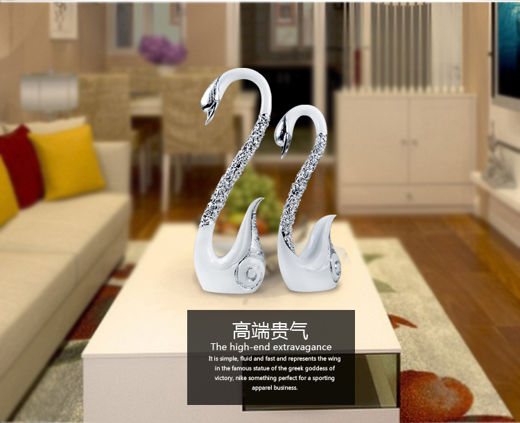
                                        凡想 家居饰品摆件客厅摆设艺术品创意家居玄关摆饰送朋友结婚礼物情侣天鹅摆件 大号白+金长脖子天鹅一对                