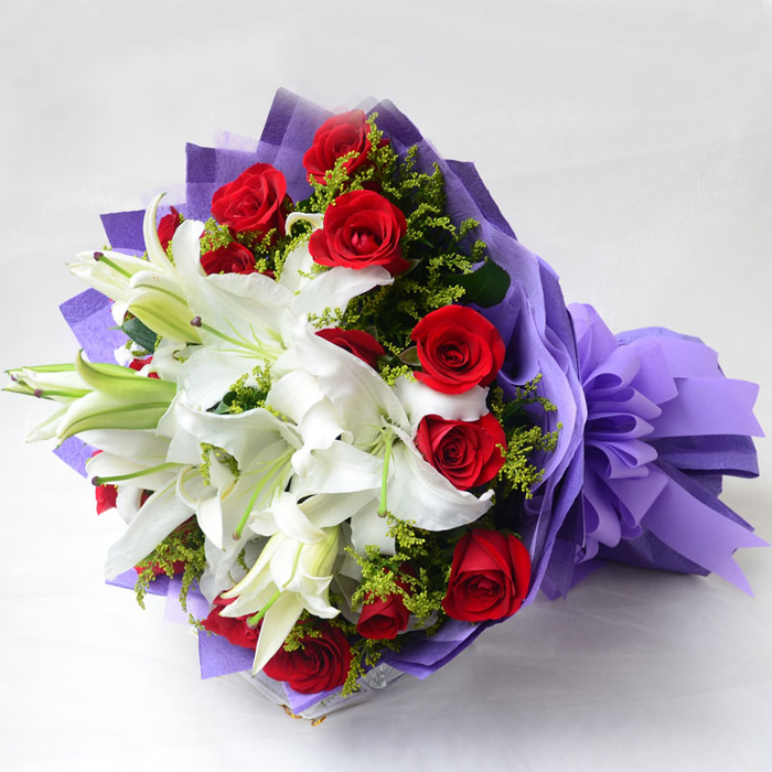 鲜花 19朵红<em>玫瑰</em>3枝百合 <em>生日送女朋友</em> AL002