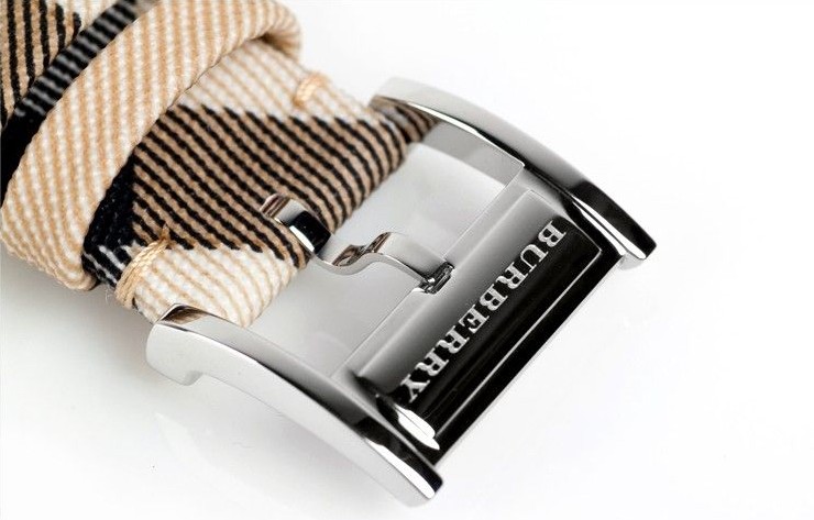 <em>Burberry巴宝莉手表</em> 银白色格纹皮带<em>女士手表</em> 