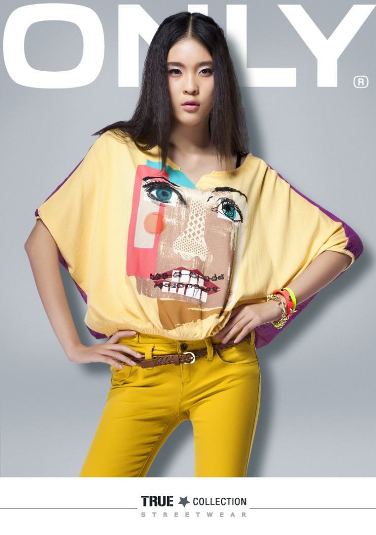 <em>ONLY夏季女装</em>精品撞色拼接雪纺印花宽松圆领