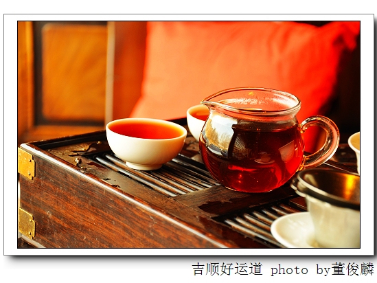 二十年陈 普洱生茶砖 黄片 汤色和熟茶相似 水顺