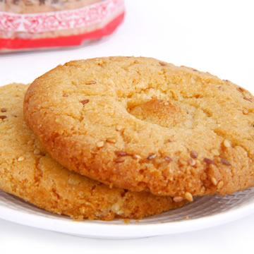 酥饼加入芝麻,精心烘烤而成,轻轻咬一口,香酥脆甜,让人回味起小时候的