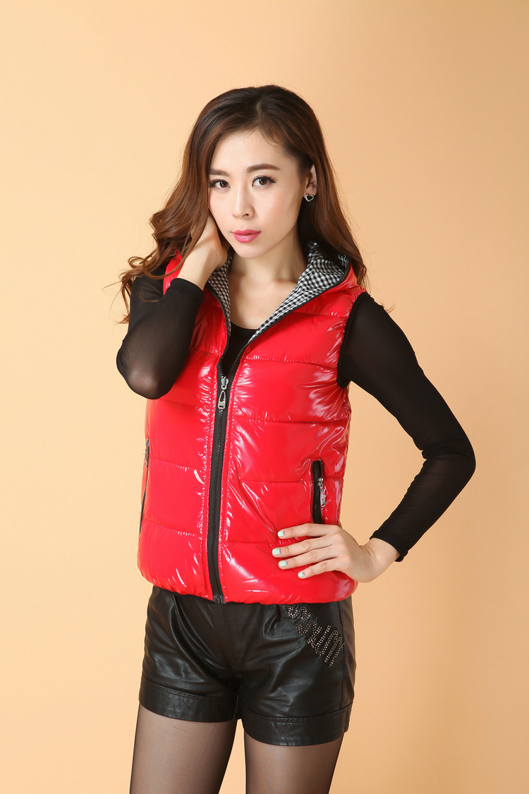 秋冬新款<em>女士</em>亮面双面穿<em>马甲</em>韩版<em>时尚</em>休闲连帽