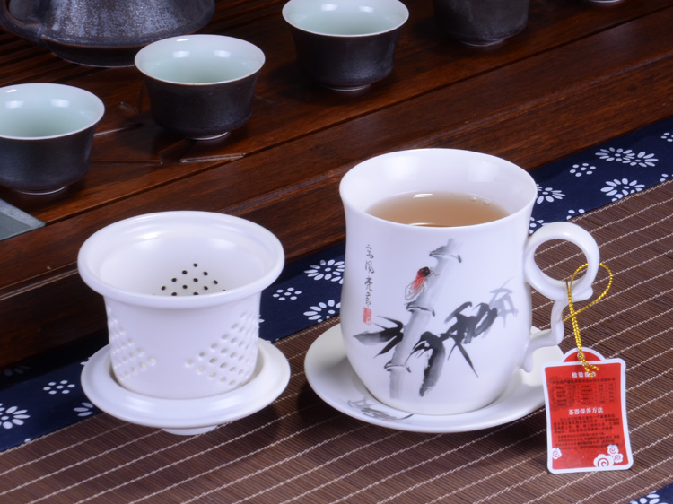 
                                                                                宁不凡 办公杯 陶瓷茶杯 过滤杯会议杯子泡茶杯带盖带茶漏四件套装11*13.5cm 280ml 品悦荷香(礼盒包装)                