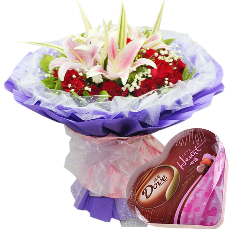 商品:11朵红玫瑰1枝百合花束 98克德芙心语巧克力一盒组合