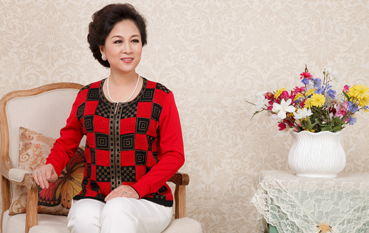 雅迪高 新款妈妈春夏秋装<em>针织</em>衫<em>女开衫薄款中</em>