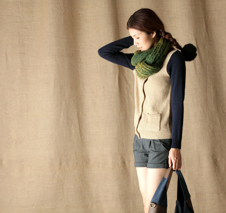 <em>茵曼</em>2013秋新款双口袋圆领<em>开衫</em>羊<em>毛衣</em>【8331