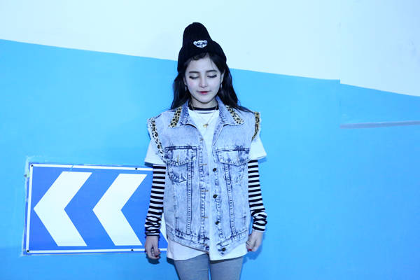 2014新款 overside宽松<em>豹纹</em>钉珠涂鸦<em>牛仔背心</em>