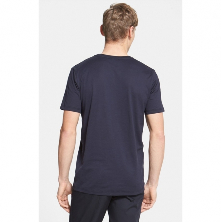 letter ′l′ tags a durable italian-cotton  t-shirt, recognizi