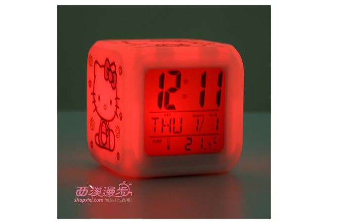 斌俊 TK猫七彩钟/心情减压钟/七彩变色闹钟/带温度计 日期 叮当猫七彩钟 闹钟+USB线+电源插头