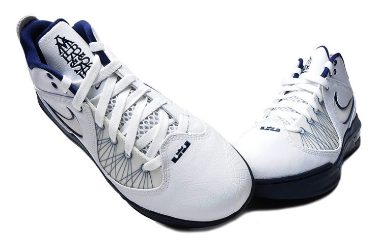 Nike 男式 勒布朗系列4代经典图案缓震篮球鞋