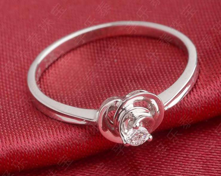 孚乐泰 钻戒<em>女士</em>钻戒爱在心中 结婚求婚<em>戒指</em> 钻