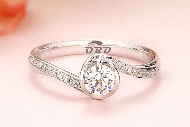 ORD 18K白金时尚求婚钻戒 带证书 结婚<em>戒子</em> 钻