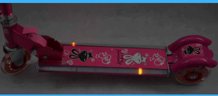 好奇小子儿童二三四轮滑板车音乐炫彩灯折叠式运动童车 高品质铝合金