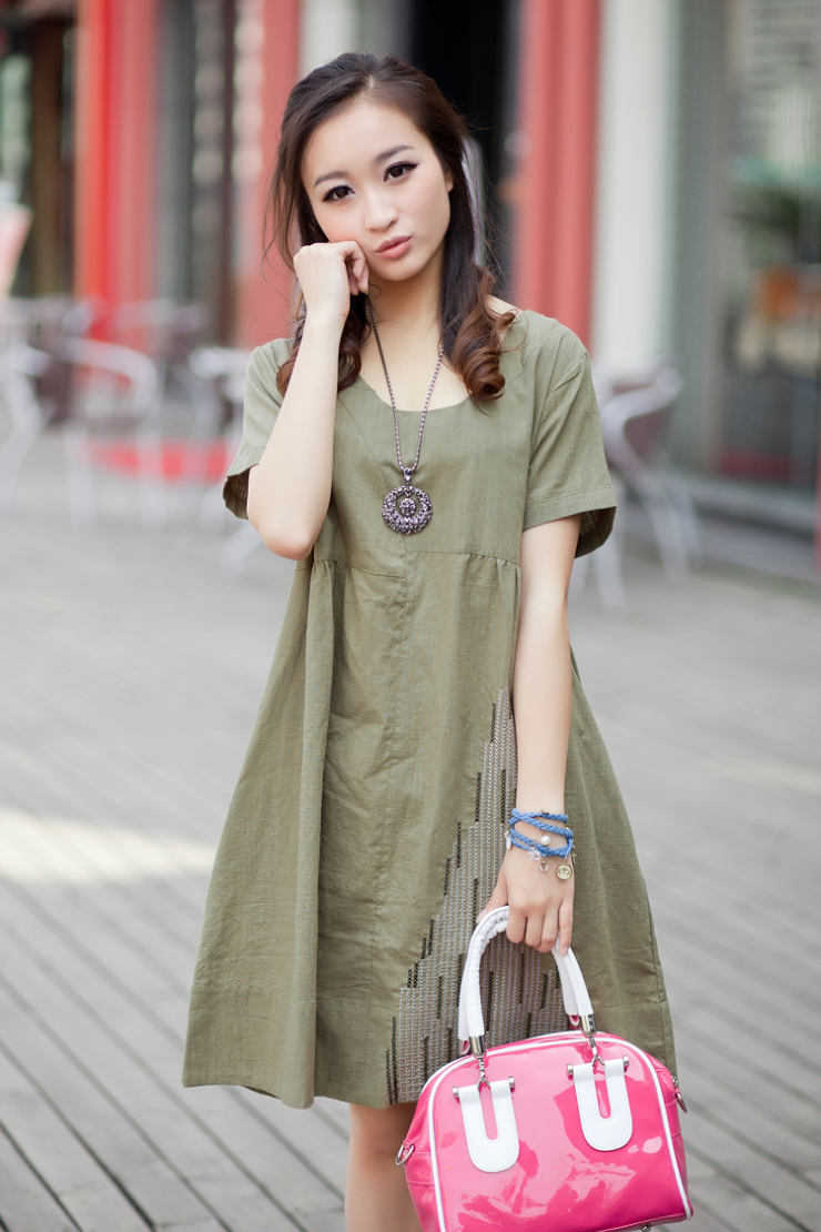 星崎舞宽松大码绣花短袖中长亚棉麻连衣裙TE