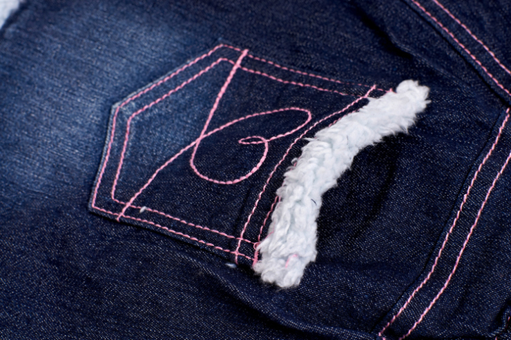 三点水童装 <em>冬</em>款 <em>女童</em>时尚百搭 裤边有毛 牛仔短