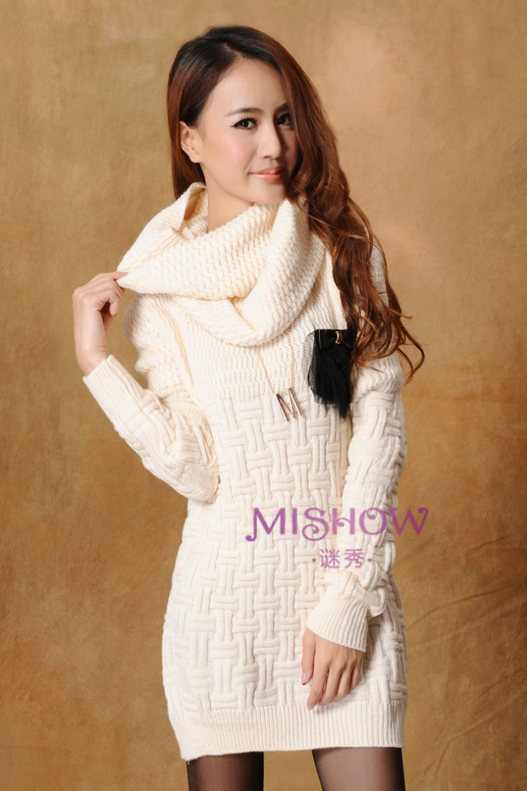 谜秀秋冬新品 蝴蝶结胸针V领加厚中长款毛衣外
