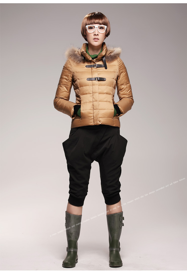 色翅膀 2012新款冬季韩版修身女短羽绒服保暖