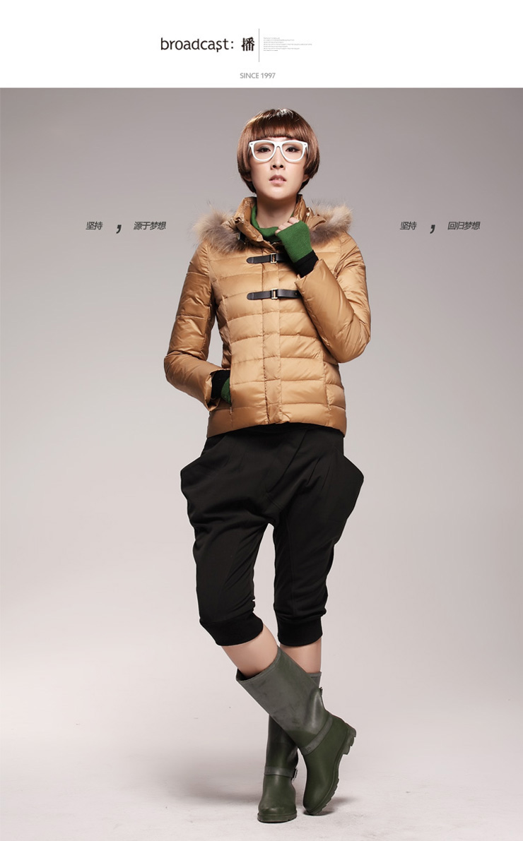 色翅膀 2012新款冬季韩版修身女短羽绒服保暖