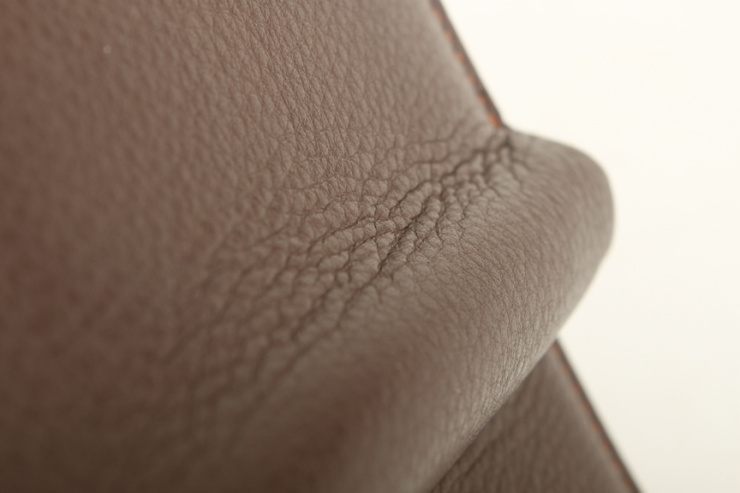 暇步士手包正品专柜哪种好 暇步士男包单肩牌