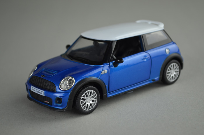 珀 声音灯光开门回力 合金车模型玩具小汽车 迷