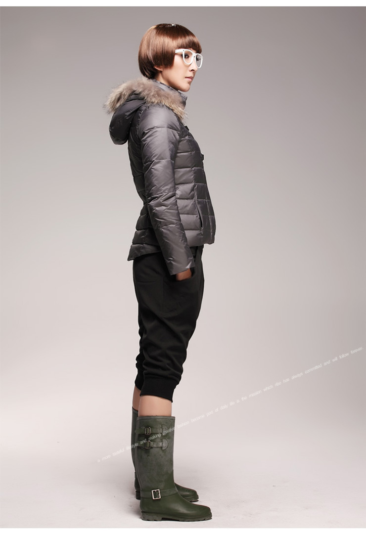 色翅膀 2012新款冬季韩版修身女短羽绒服保暖