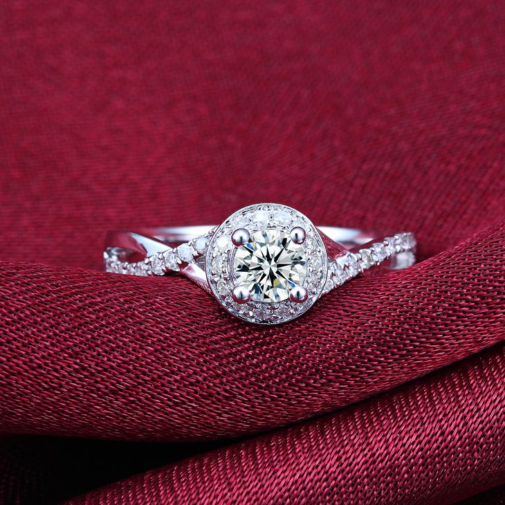 钻宝源 18K白金61分钻石女戒 结婚钻戒 璀璨 D