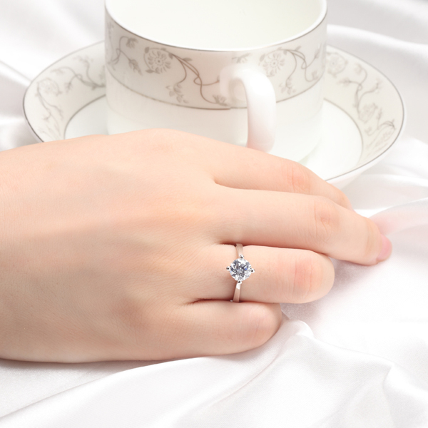 <em>戴</em>欧妮Dio<em></em>nLY 1克拉18K白金钻石结婚<em>戒指</em> 情