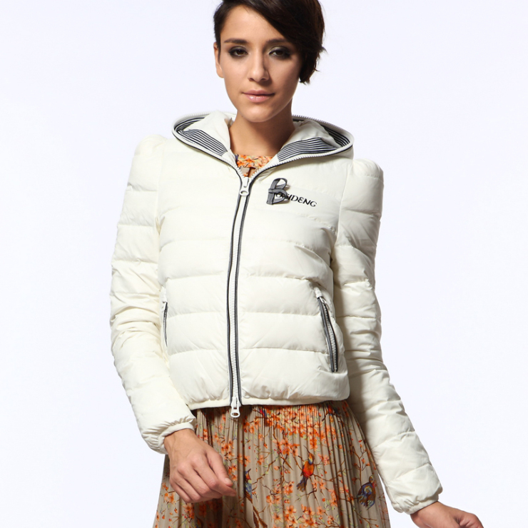 波司登 2012新款女亮面时尚休闲轻薄短款羽绒