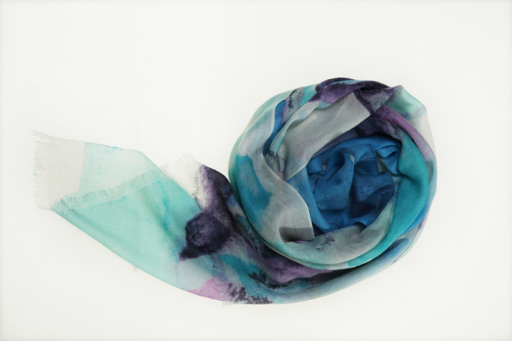 2012新款精纺羊绒围巾女士水墨渲染蓝色印花