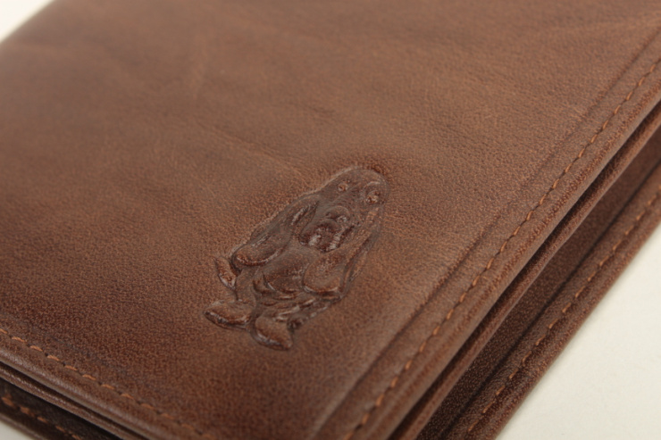 暇步士手包正品专柜哪种好 暇步士男包单肩牌