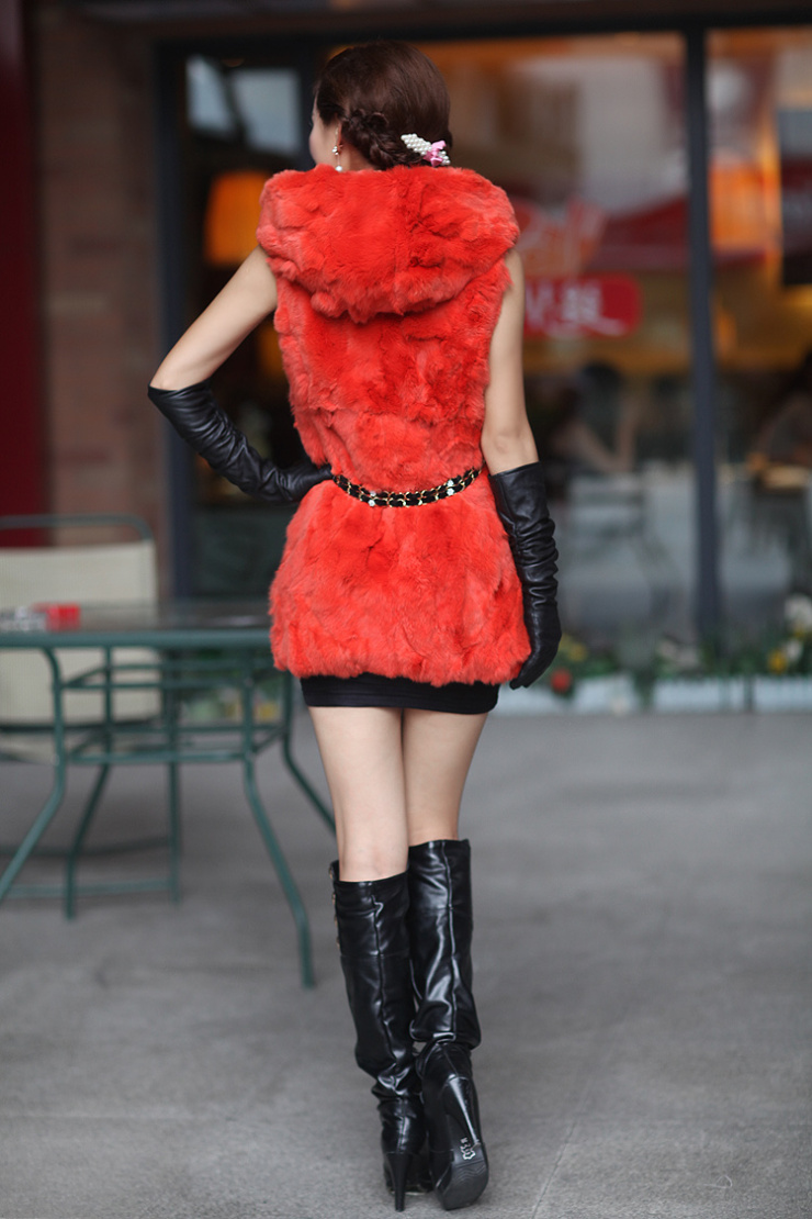 <em>阿休族</em>冬季中<em>长款</em>连帽<em>皮草</em>獭兔毛背心L1688在