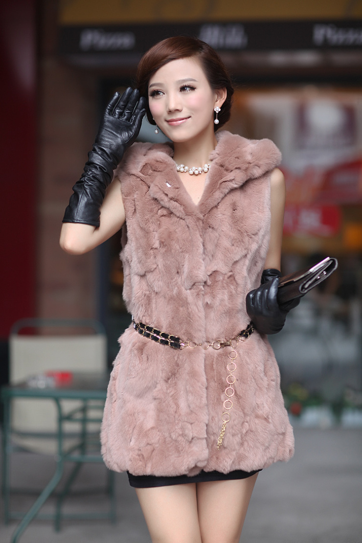 <em>阿休族</em>冬季中<em>长款</em>连帽<em>皮草</em>獭兔毛背心L1688在