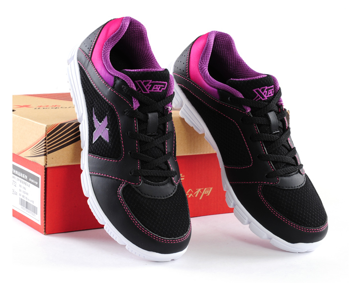 特步 女款轻便防滑时尚休闲鞋 运动鞋 女鞋XW