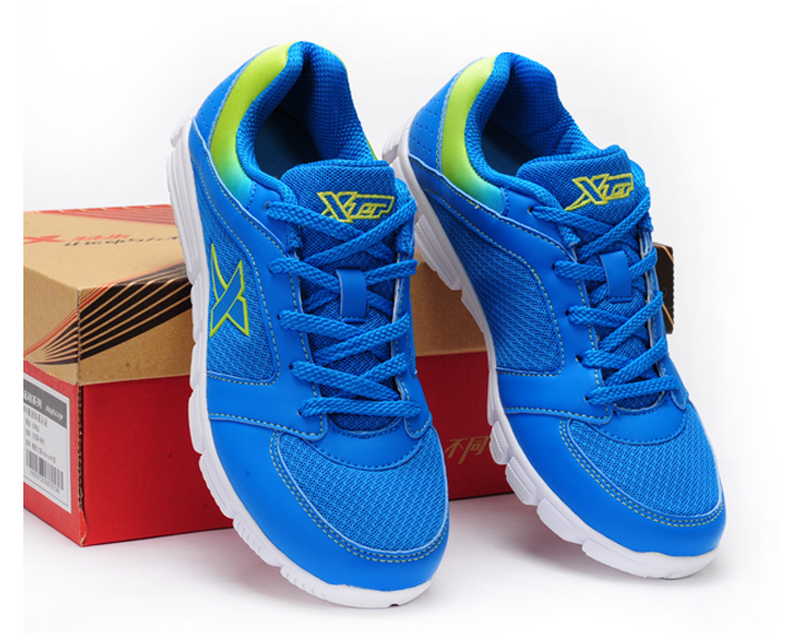 特步 女款轻便防滑时尚休闲鞋 运动鞋 女鞋XW