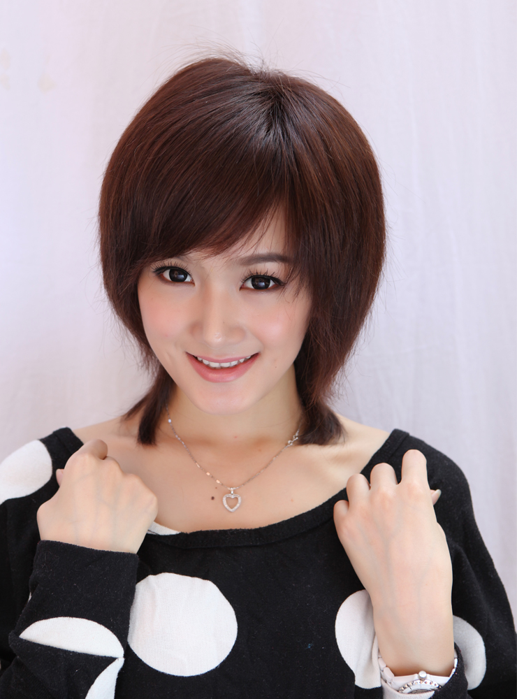 佰丝堂假发 全手织 假发 短发 女 真发 假发套中