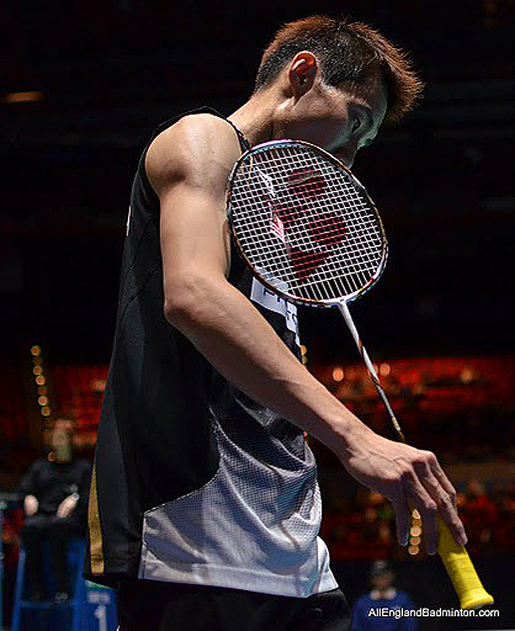 尤尼克斯(YONEX)威力三角系列VT80羽毛球拍