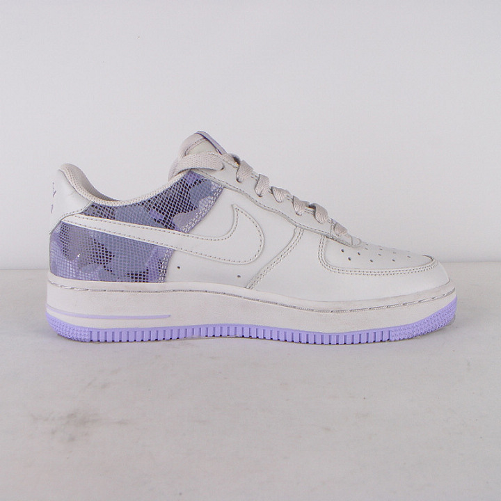 耐克Nike360 女款复古鞋 AIR FORCE 1 07 LE