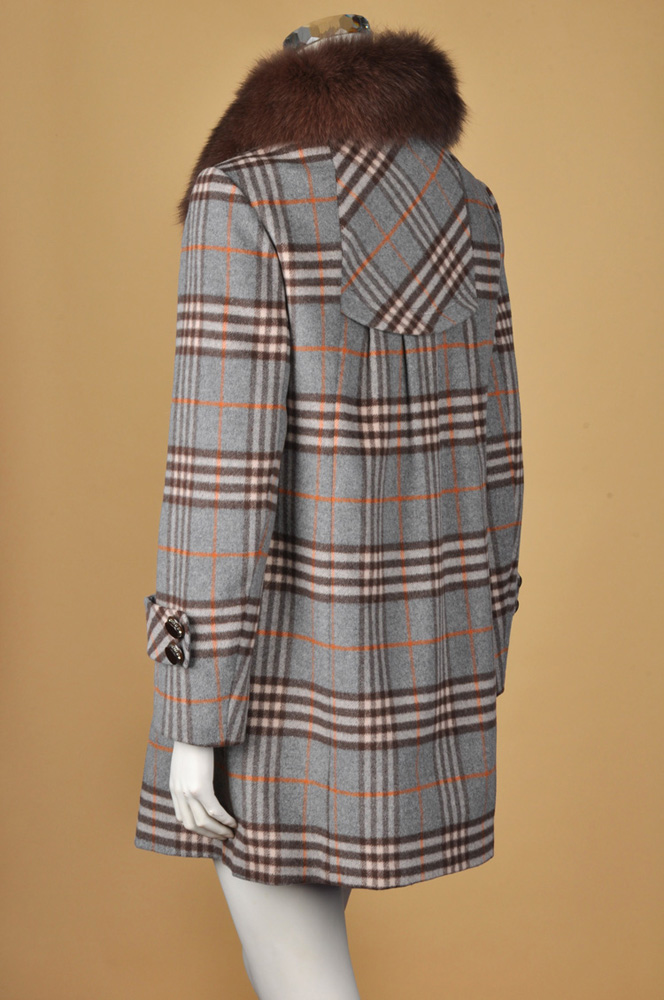 贝诗奴 Basynu 冬装新款 高贵双排扣格子皮草狐