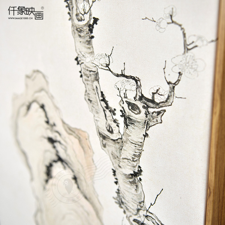 
                                        仟象映画 梅石图 餐厅客厅装饰画现代新中式壁画水墨挂画玄关墙画 木色外框 63*123cm                