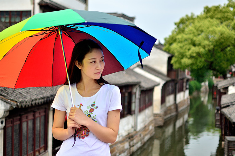 
                                        12骨超大雨伞三人折叠彩虹伞韩国创意晴雨伞男女士双人加固三折伞 12骨超大折叠彩虹伞平边--伞下直径112cm                