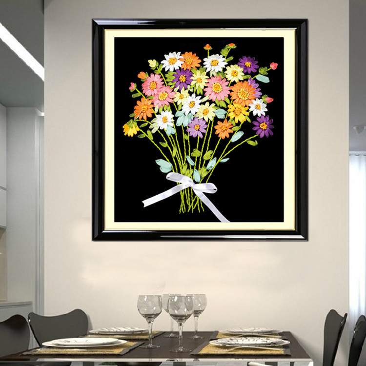 
                                                            悠趣 手工绣丝带绣套件 小幅卧室装饰挂画 花束 黑色绣布 百花争艳 A-153小版30x30CM                