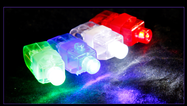 
                                        仕彩  万圣节发光手指灯激光灯荧光LED戒指灯 儿童荧光玩具 酒吧KTV用品 红色一个                