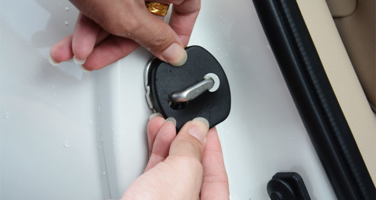 圣龙 14款新奇骏门锁盖 日产新奇骏车门扣保护