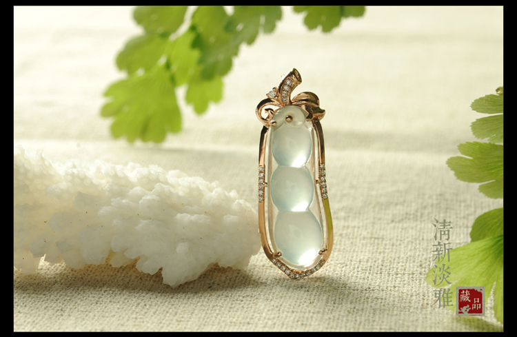 翠四季豆玉坠 18K金镶嵌带钻石翡翠吊坠 仅此