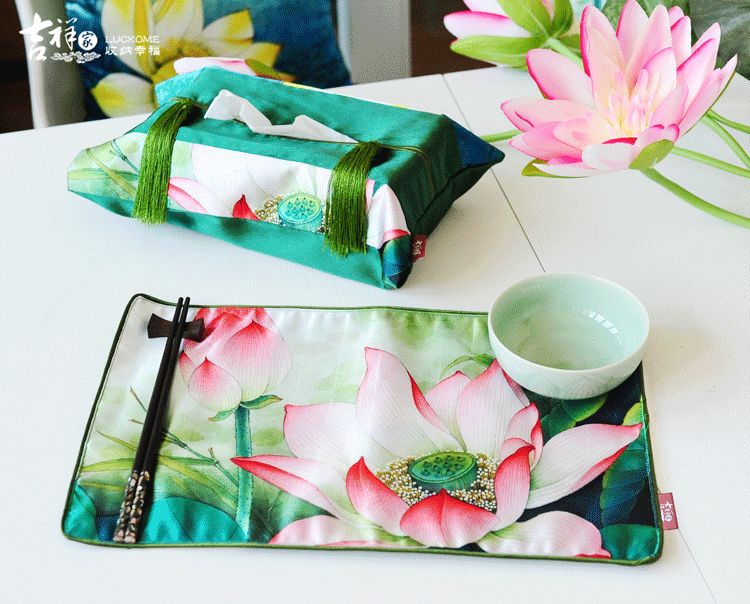
                                        吉祥家 新中式贡缎餐桌垫子 水漾清莲 工笔荷花隔热垫餐厅软装饰品 布艺餐垫餐桌布垫台布 餐垫黄莲                