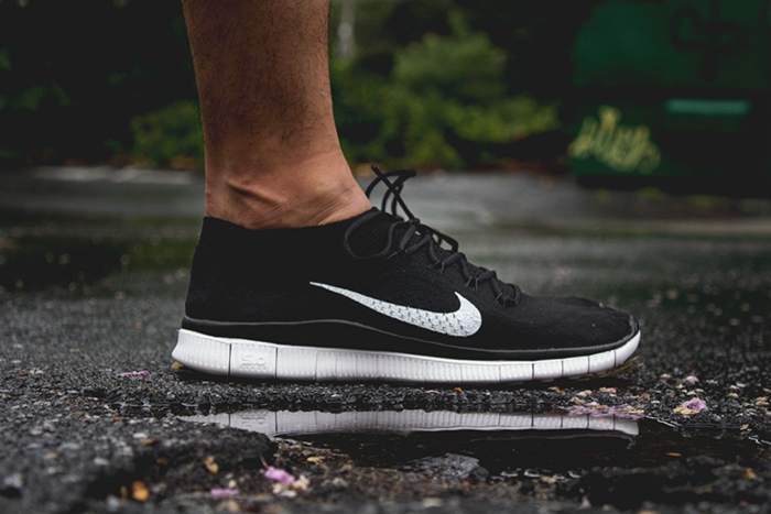 正品 <em>Nike</em> <em>耐克</em> <em>Free Flyknit</em>+ 男子赤足缓震舒适